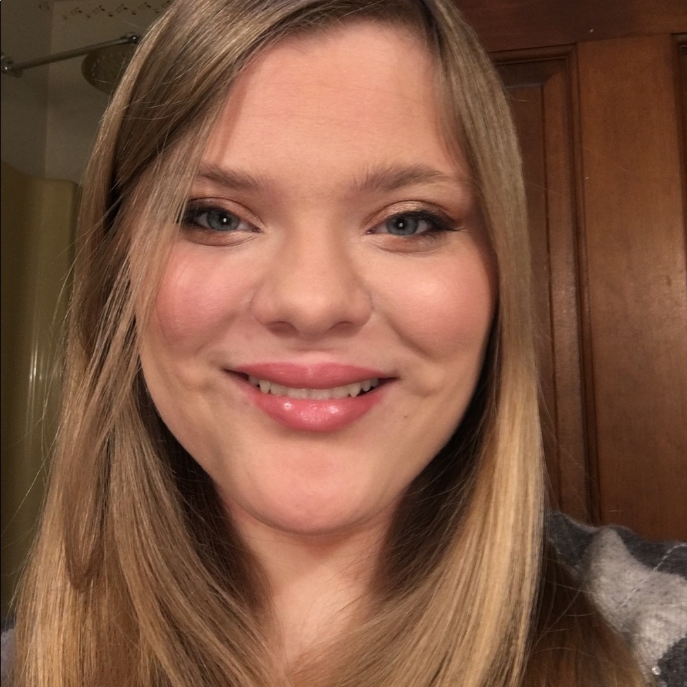 Meet your Posher, Eluzabeth